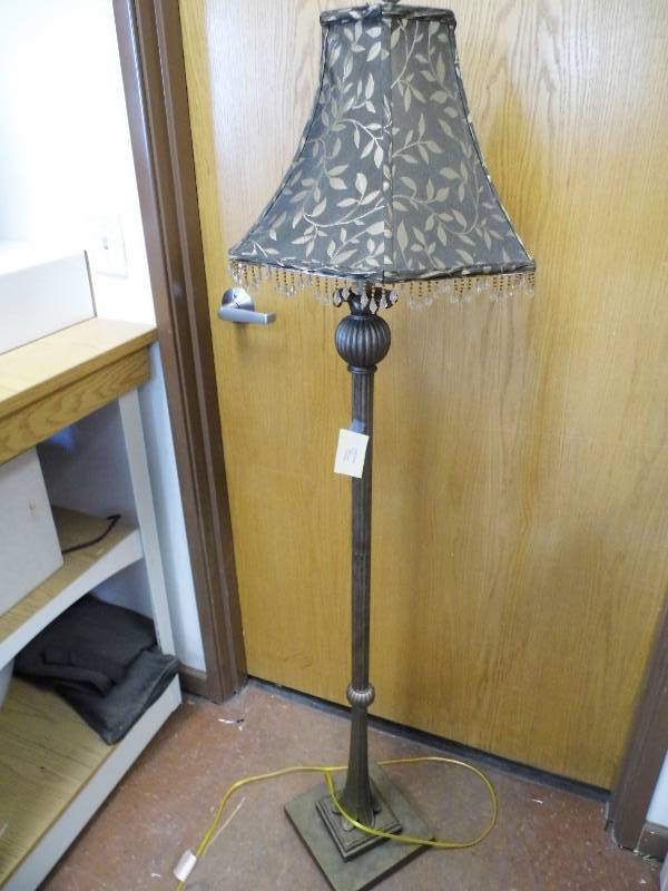 lot 119 image: Lamp
