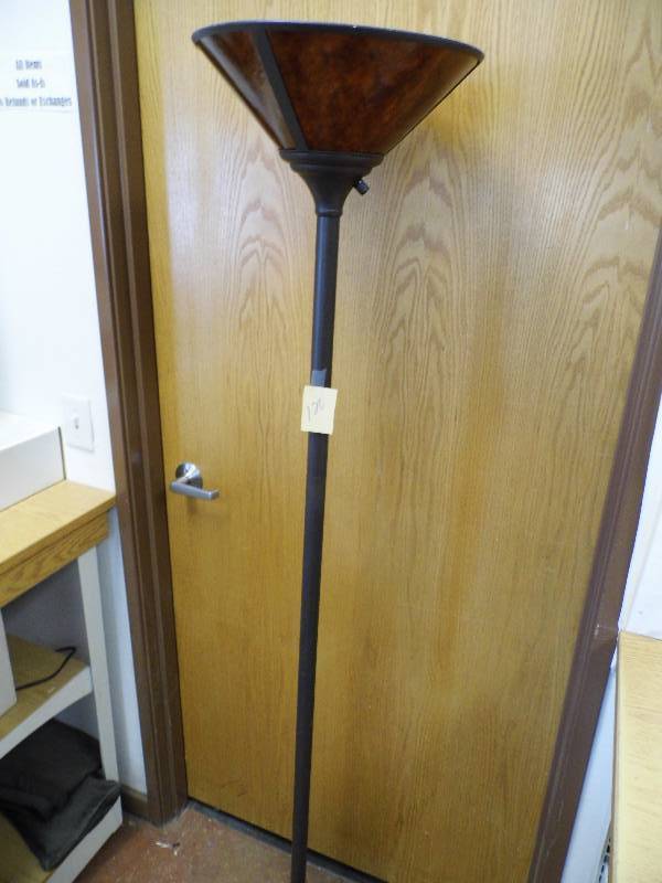 lot 120 image: Lamp