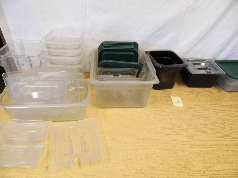 lot 138 image: Food Service Containers
