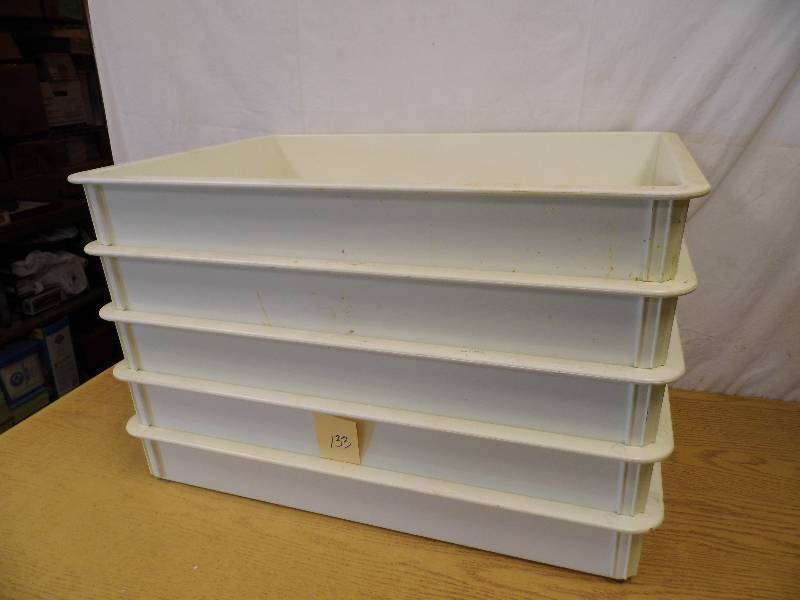 lot 133 image: Lot of 5 Platic Bins