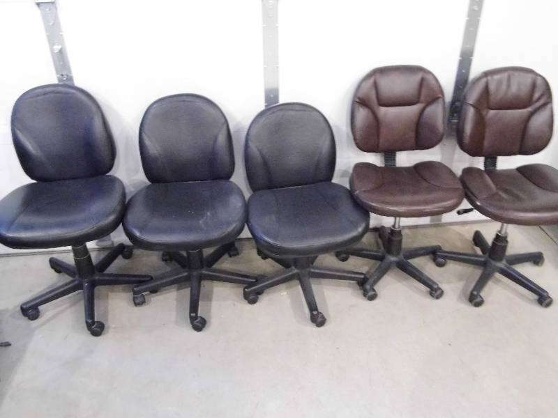 lot 157 image: Office Chairs