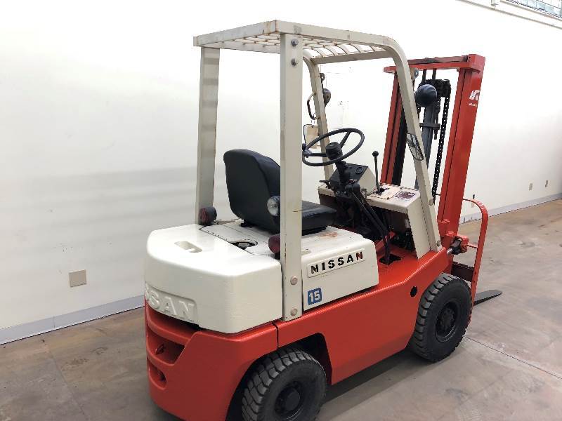 Nissan 3000lb Pneumatic Tire Forklift