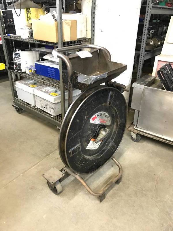 lot 11 image: SIGNODE BANDING CART