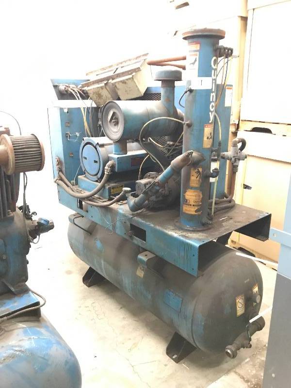 lot 1 image: QUINCY AIR COMPRESSOR