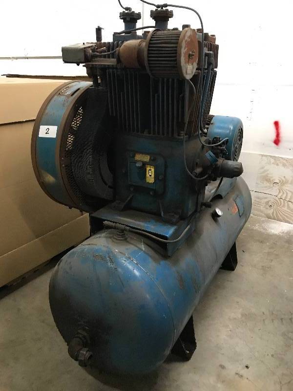 lot 2 image: INDUSTRIAL AIR COMPRESSOR