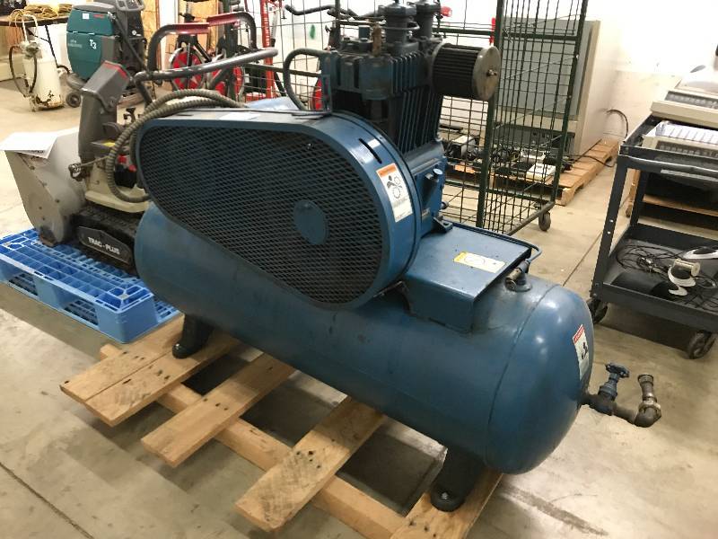lot 3 image: QUINCY AIR COMPRESSOR
