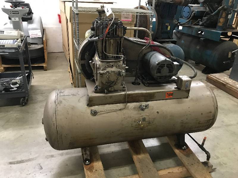 lot 4 image: QUINCY AIR COMPRESSOR