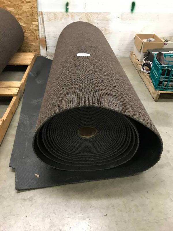 lot 7 image: LARGE ROLL OF COMMERCIAL CARPET