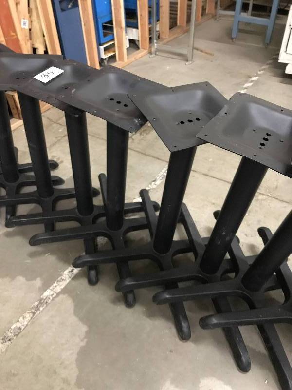 lot 35 image: 4 RESTAURANT QUALITY TABLE LEGS