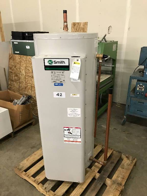 lot 42 image: COMMERCIAL STORAGE TANK WATER HEATER