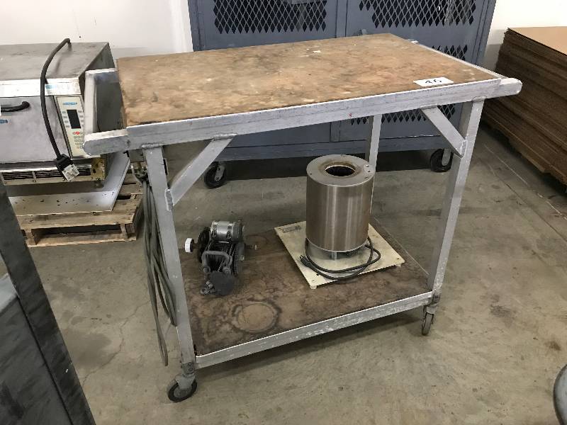 lot 46 image: ALUMINUM CART