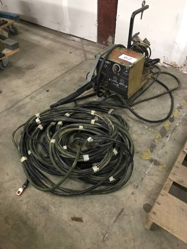 lot 62 image: HOBART 17 WELDER