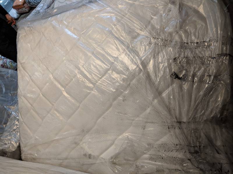 Sealy Response Essentials Faithful Plush Mattress - Queen (Mattress ONLY)