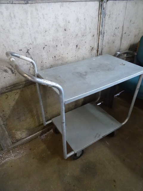 Metal 2 tier cart. 18 x 30 x 30...