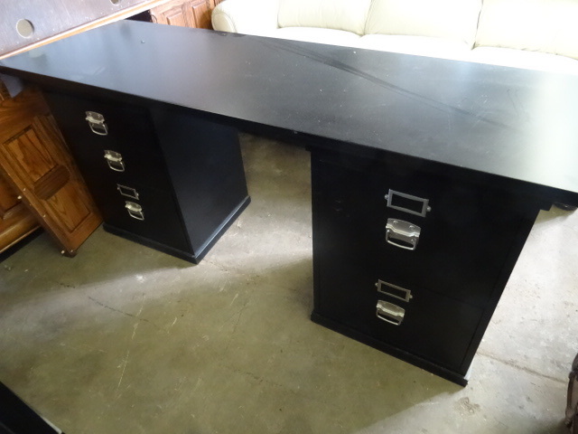 4 piece desk set. 1 desk. 1 lateral...