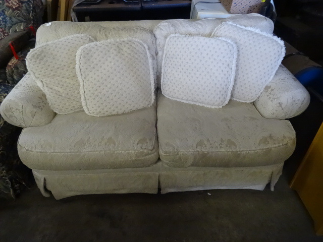 King Hickory sofa love seat. Buyer ...