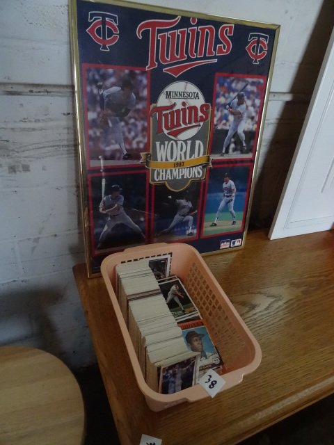Twins wall hanging, Misc baseball c...