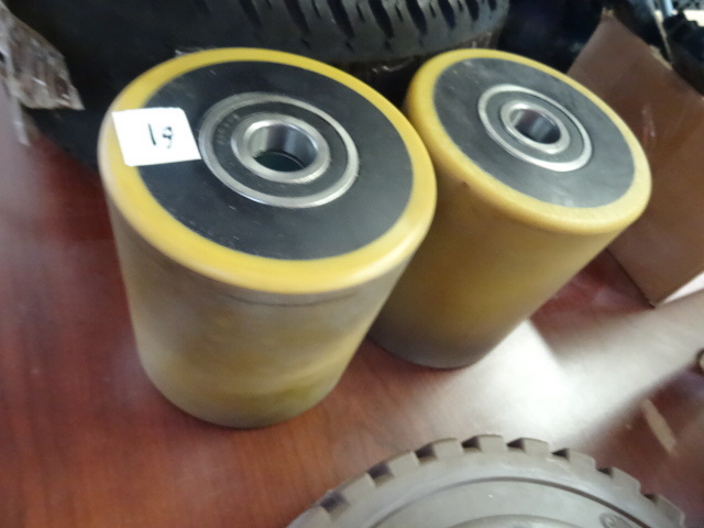 Solid rubber fork lift wheels. 7 x ...
