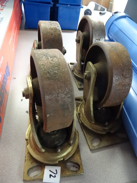 6 swivel casters. Qty 4...