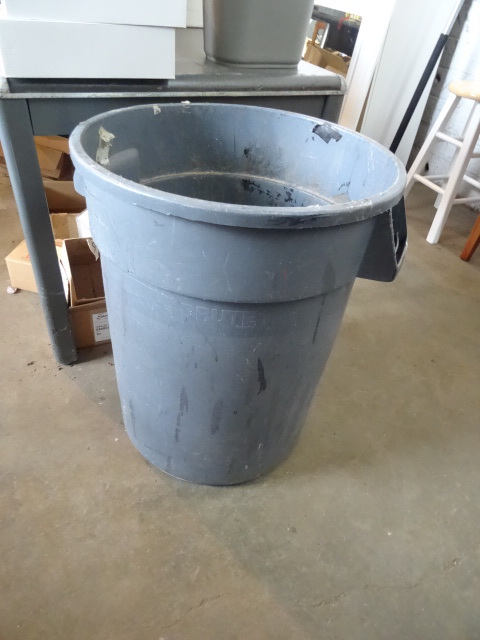 32 gal recycling  garbage can...