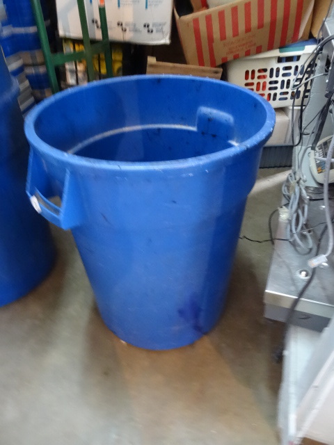 32 gal recycling  garbage can...