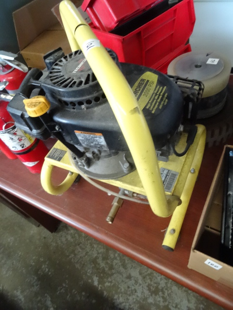 Karcher 2000 PSI pressure washer. 4...