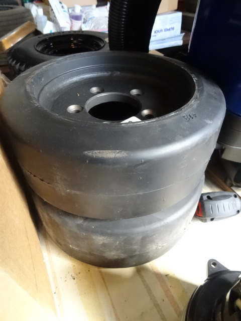 12 solid rubber tires. Qty 2. 5 ho...