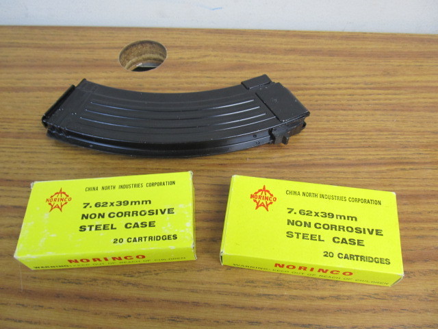 lot 10 image: AK-47 Banana Clip & Ammo