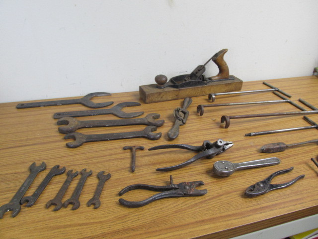 lot 12 image: Lot of Antique Hand Tools