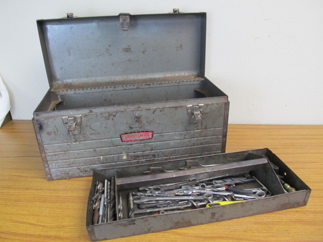 lot 14 image: Vintage Craftsman Toolbox wTools 