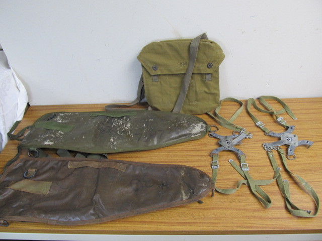 lot 18 image: Vintage Military Field Gear wM60 Machine Gun Barrel Cases