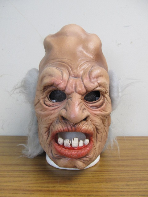 lot 51 image: Vintage 1978 BE SOMETHING STUDIOS Monster Mask