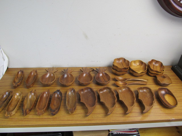 lot 55 image: Large Lot of Vintage Wooden MONKEYPOD Serving Pieces