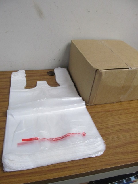 lot 70 image: 1000 Brand New Shopping Bags wHandles