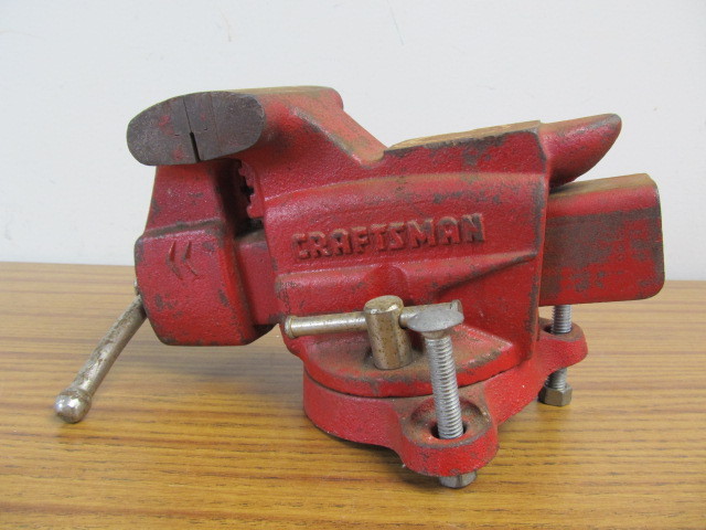 lot 83 image: Vintage Craftsman Bench Top Swivel Vise