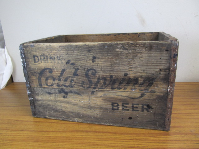 lot 99 image: Antique COLD SPRING BEER Wooden Advertising Crate