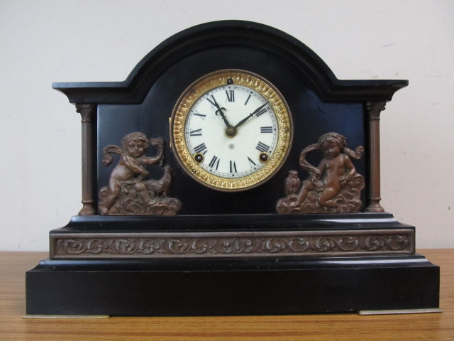 lot 101 image: Beautiful Antique ANSONIA Cherub Mantel Clock