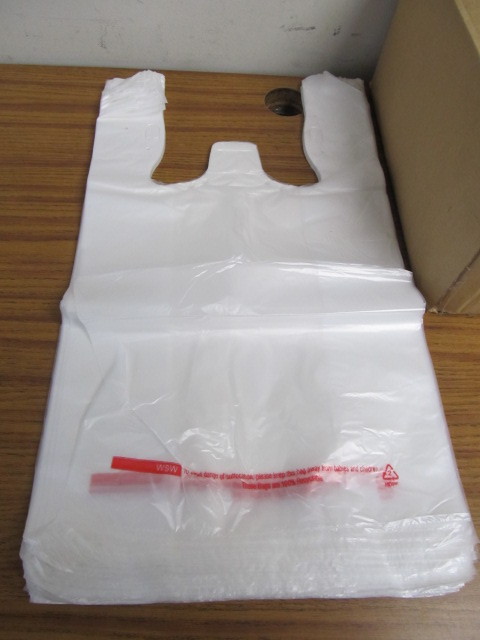 lot 73 image: 1000 Brand New Shopping Bags wHandles