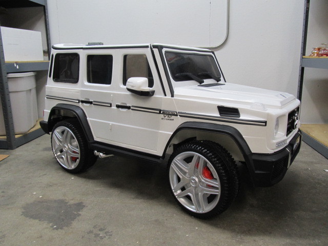 lot 118 image: Like New Huffy MERCEDES-BENZ G 65 AMG Ride-On SUV 