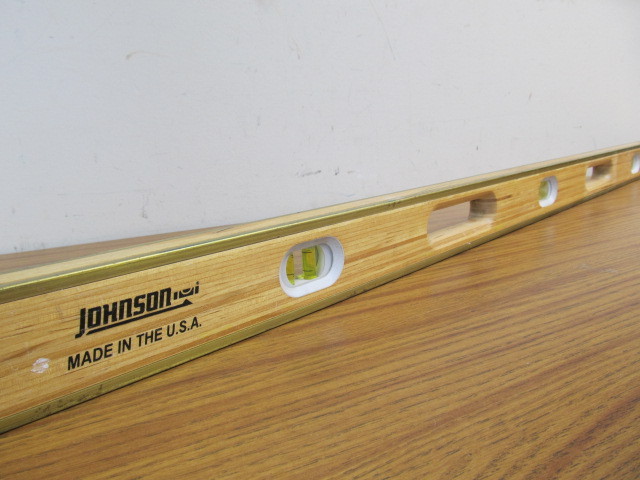 lot 129 image: Vintage JOHNSON Wood & Brass Level