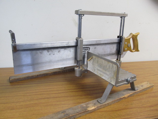 lot 130 image: Nice Vintage 24 CRAFTSMAN Miter Box 