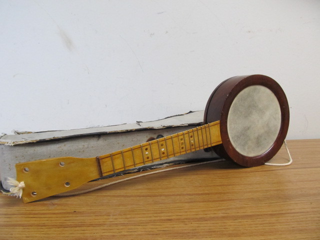 lot 138 image: Antique Small Mandolin Banjo wCase