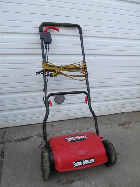 lot 160 image: Working Craftsman Dethatcher 