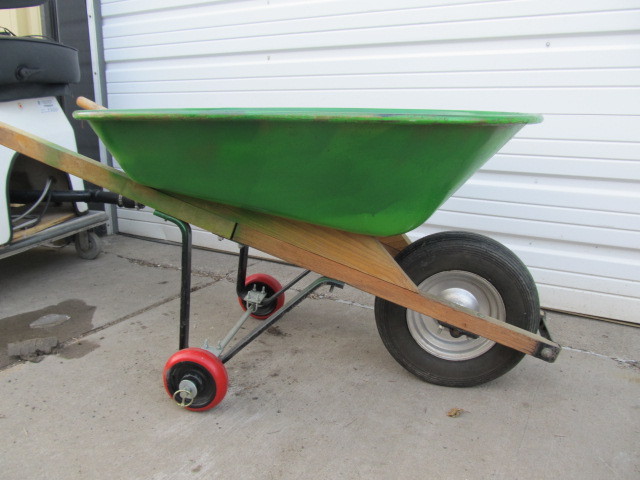 lot 161 image: Heavy Duty Metal Wheelbarrow wBack Wheels