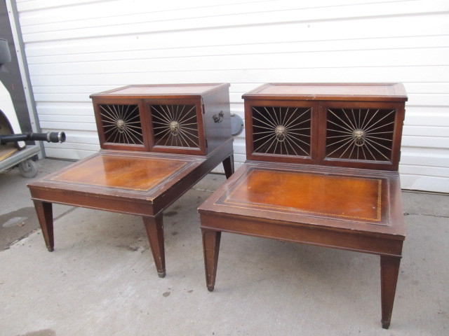 lot 165 image: Pair Vintage Mid Century Leather Top NightstandsSide Tables