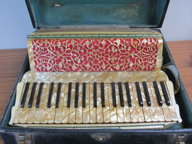 lot 170 image: Old Vintage Mother of Pearl Accordion wCase
