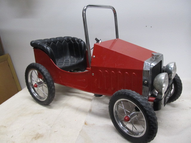 lot 177 image: Metal 1938 Style Pedal Car