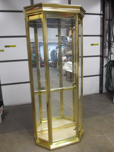 lot 181 image: NICE GoldBrass Mirrored  Lighted Display Cabinet