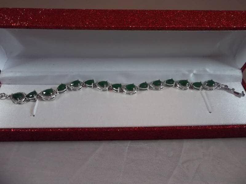 8ct Emerald Bracelet