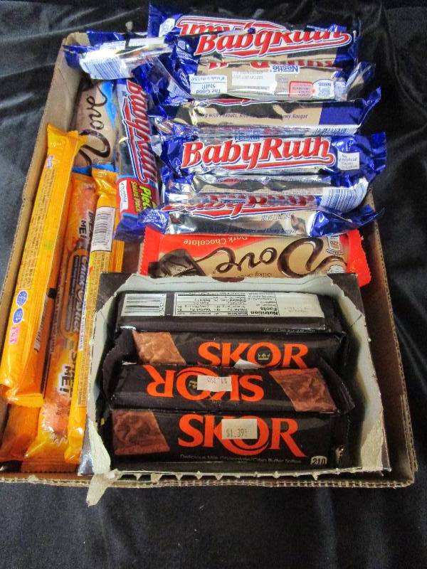 lot 25 image: Baby Ruth, Scor, Dove, Chick o Stick, Shelf Pulled Candy
